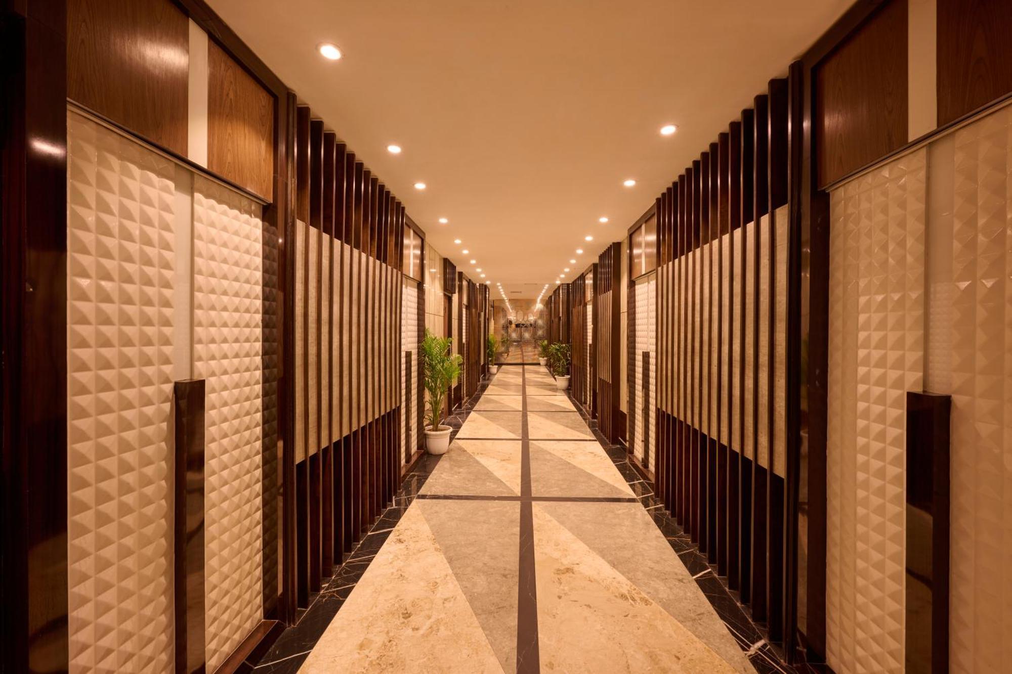Delite Sarovar Portico Фарідабад Екстер'єр фото